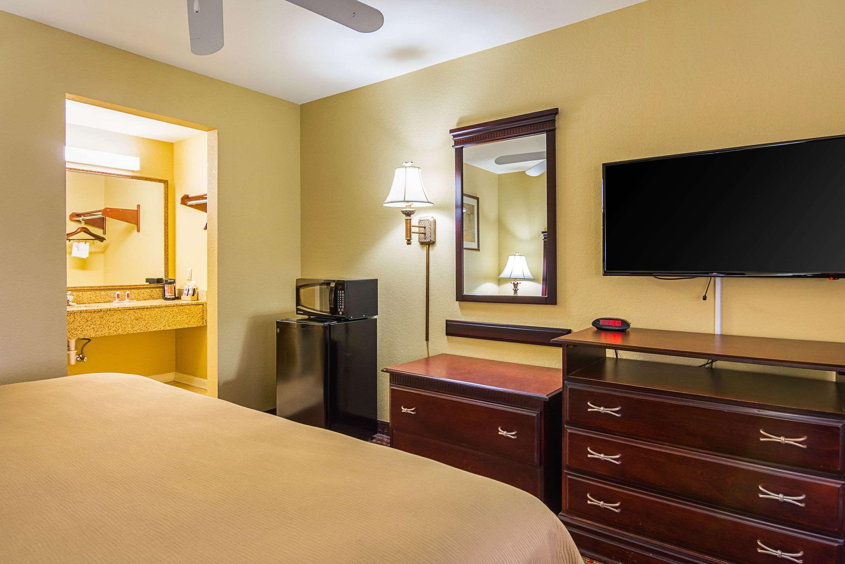 Econo Lodge Inn & Suites Bryant Ngoại thất bức ảnh