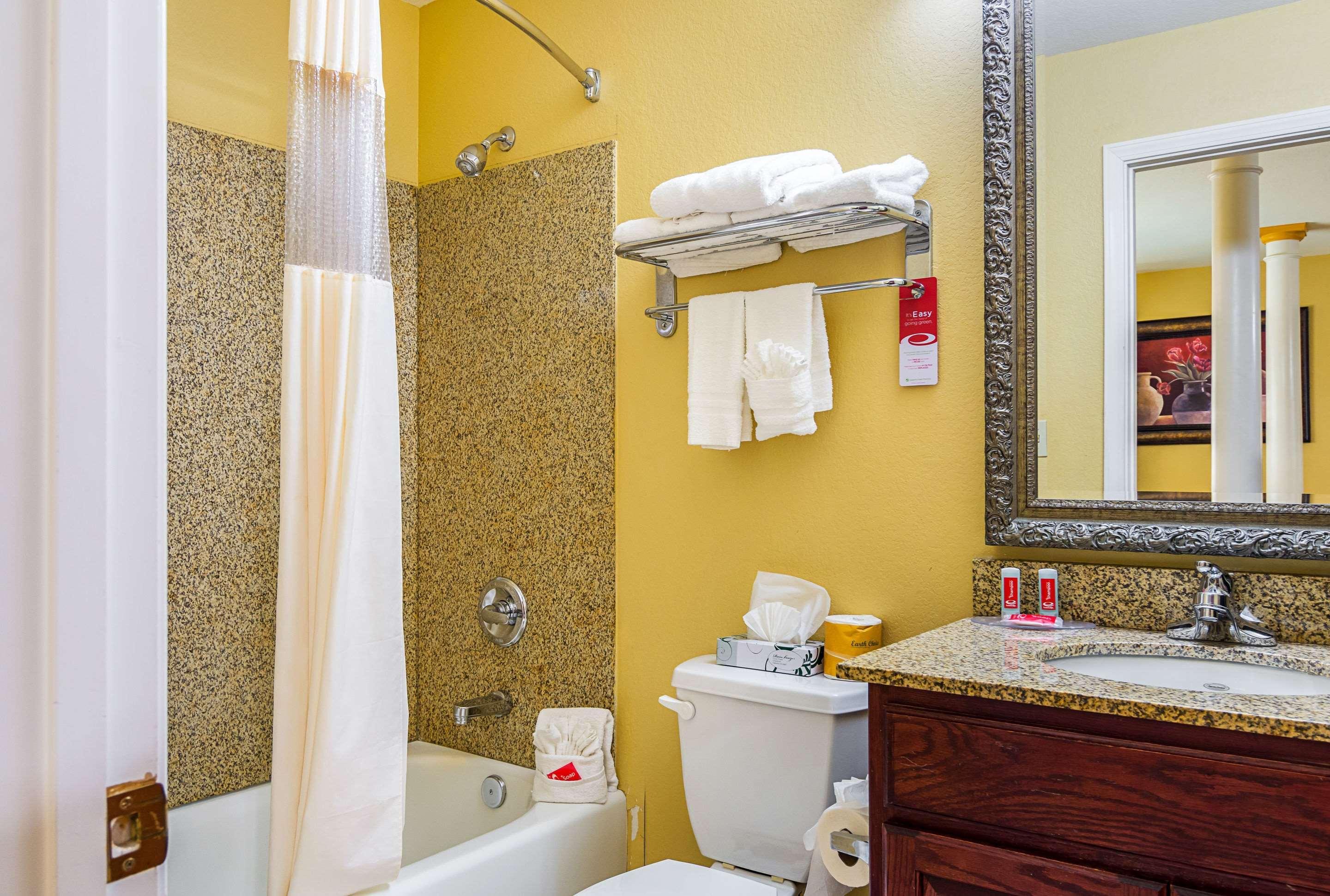 Econo Lodge Inn & Suites Bryant Ngoại thất bức ảnh