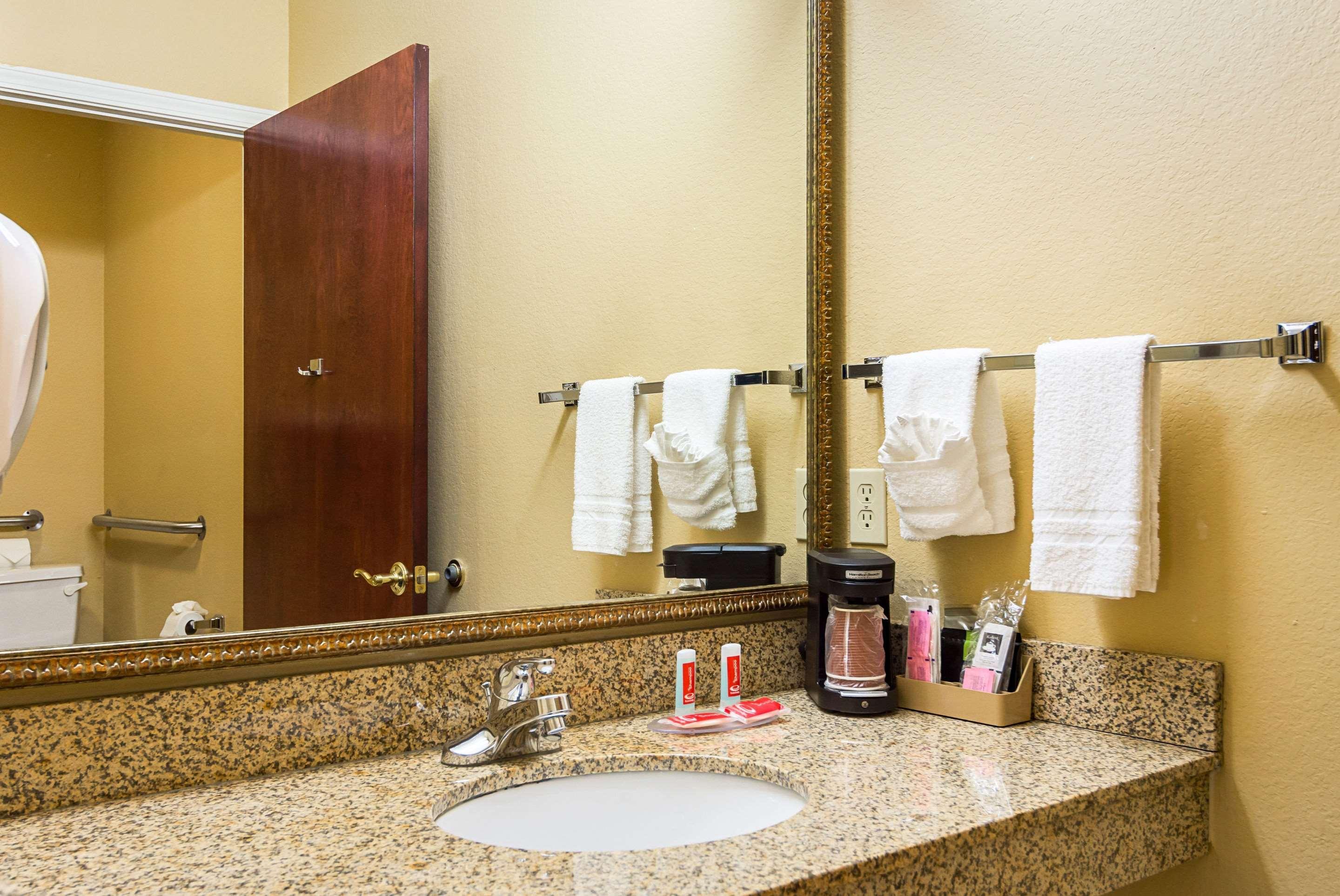 Econo Lodge Inn & Suites Bryant Ngoại thất bức ảnh
