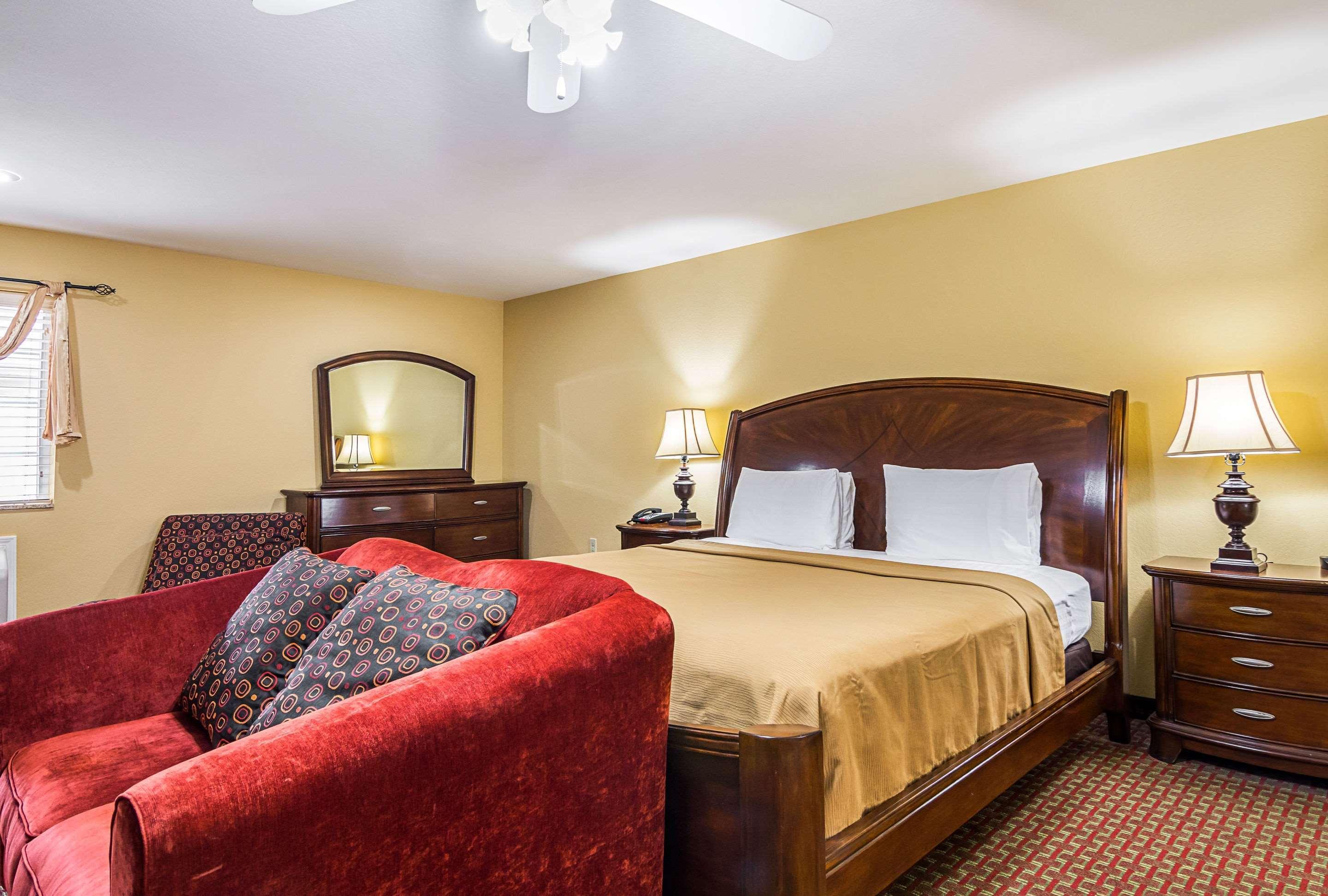 Econo Lodge Inn & Suites Bryant Ngoại thất bức ảnh