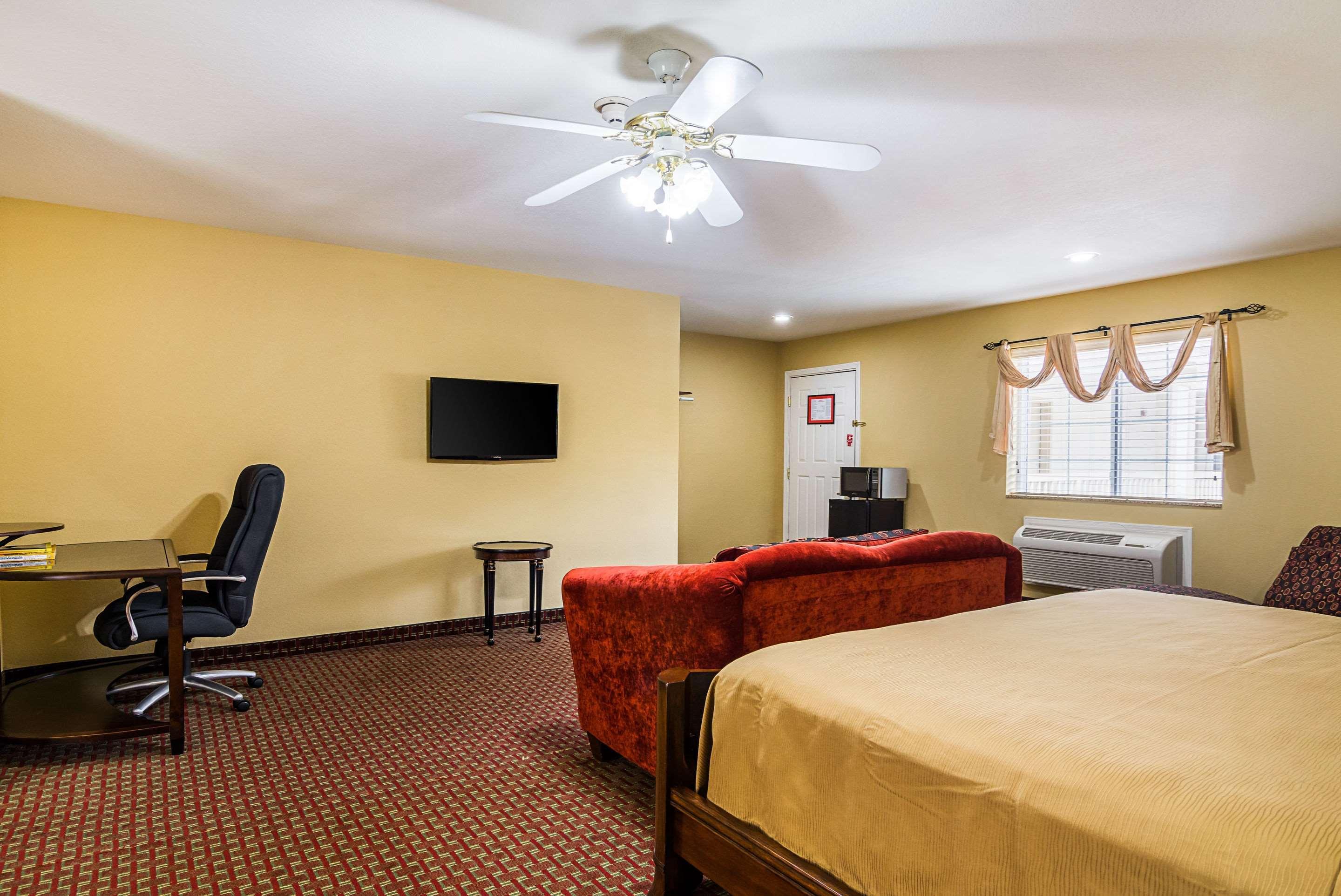 Econo Lodge Inn & Suites Bryant Ngoại thất bức ảnh