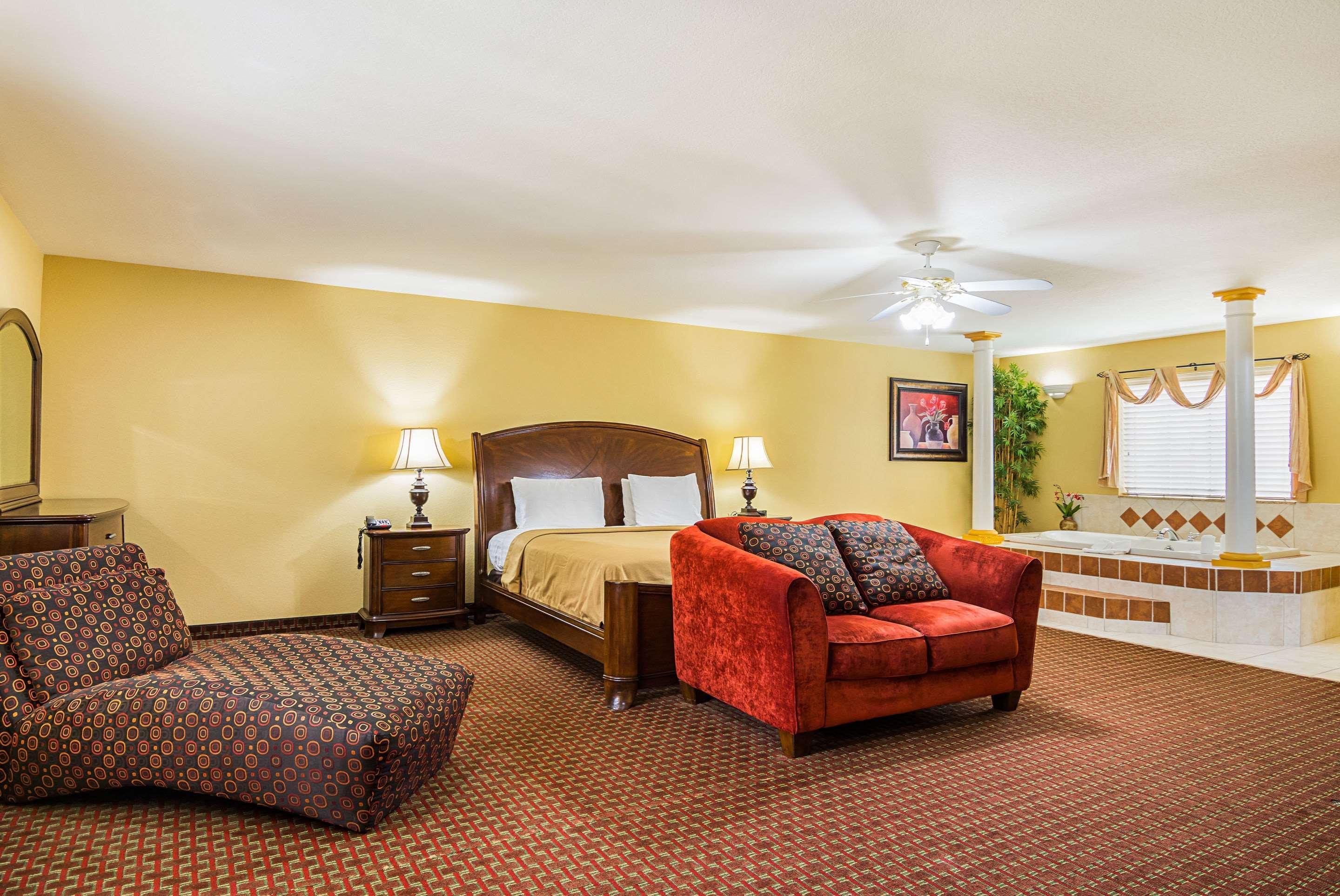 Econo Lodge Inn & Suites Bryant Ngoại thất bức ảnh