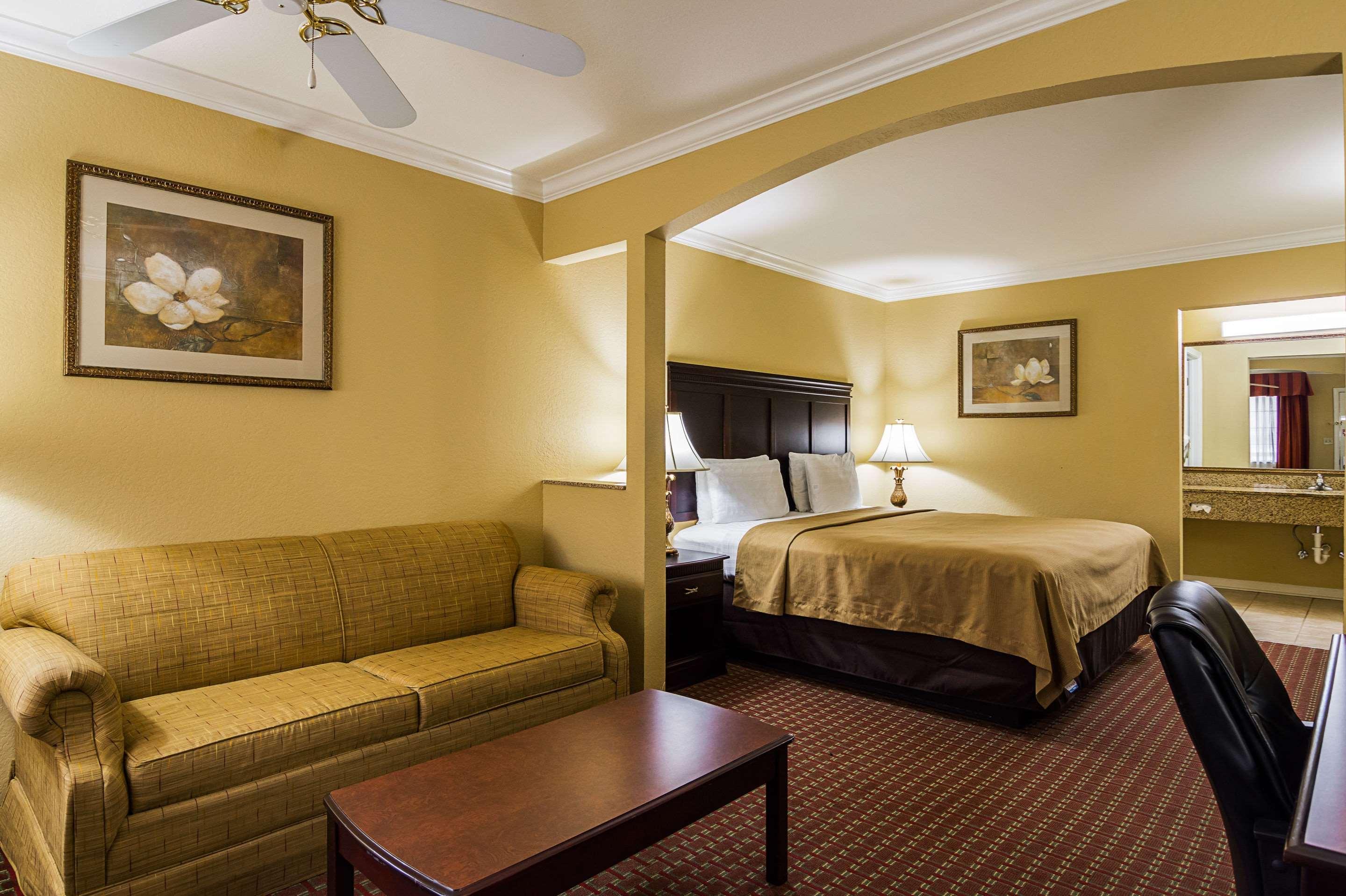 Econo Lodge Inn & Suites Bryant Ngoại thất bức ảnh