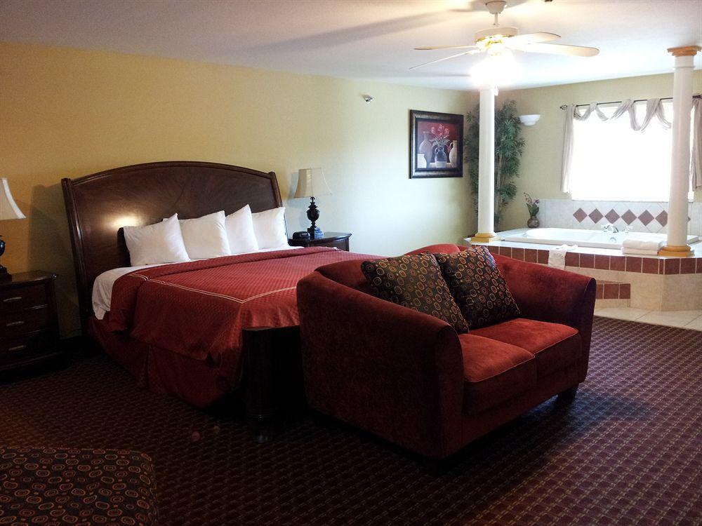 Econo Lodge Inn & Suites Bryant Ngoại thất bức ảnh